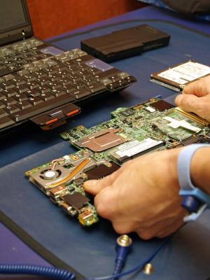Laptop service athens, επισκευες υπολογιστων, επισκευη κάρτας γραφικων, αντικατάσταση σπασμένης οθόνης, τιμές οθόνες λαπτοπ, τιμή οθόνης φορητου , αντικατασταση οθονης tablet, βυσμα τροφοδοσιας laptop, tablet, κινητου, επισκευη macbook , macbook pro retina, τροφοδοτικο για mac, ανταλλακτικα για laptop, αναβαθμισεις, ssd, flsh memory, wifi adapters, webcams, τροφοδοσια laptop, υπερθερμανση